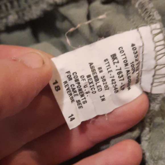 DENIM GREEN WOMEN'S  SHORTS  size 18. - Picture 4 of 4